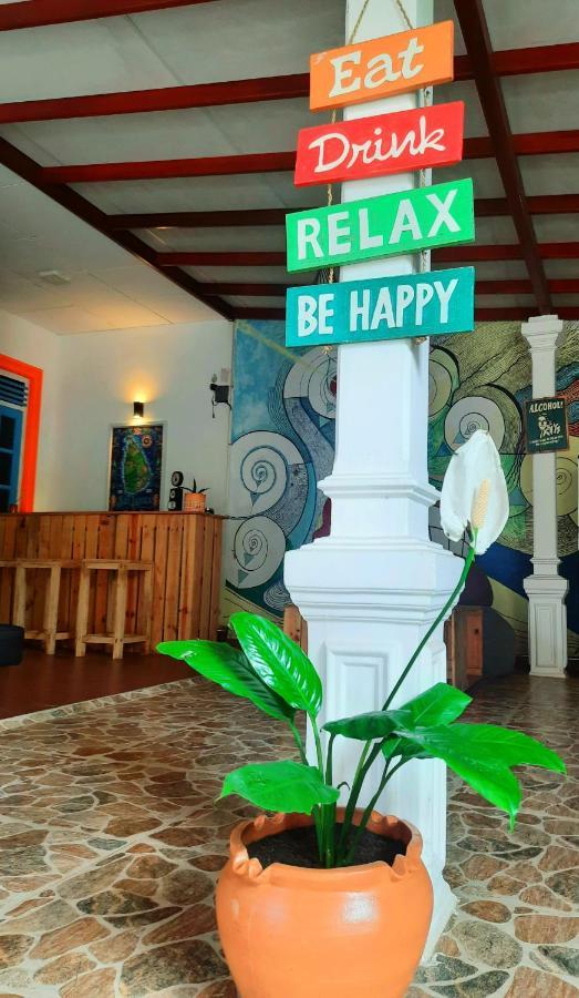 Vitamin Sea Hostel Inn Диквела Екстериор снимка
